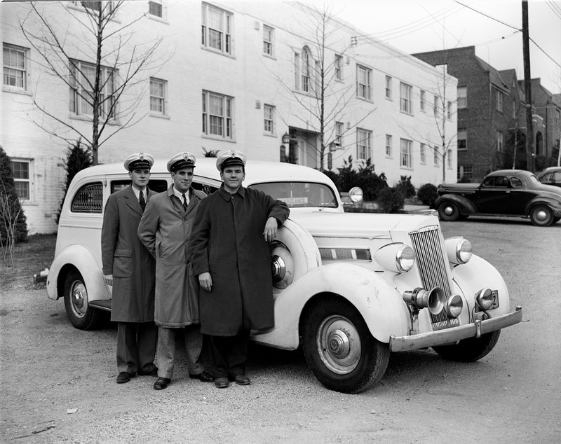 A367-B1 Bethesda Rescue Squad Original Ambulance Exterior 1941.jpg