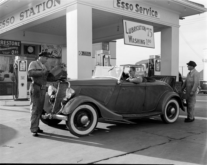 A367-E2 Eastham Esso Station 1942.jpg