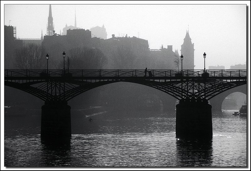 Paris-46-17-18-bw.jpg