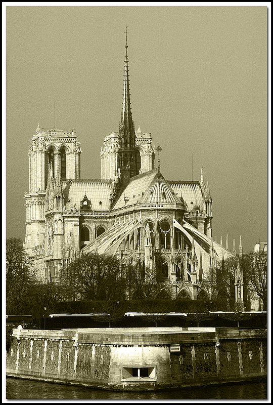 Paris-46-21-09-bw.jpg