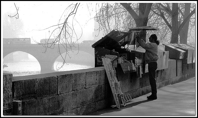 Paris-46-22-12-bw.jpg