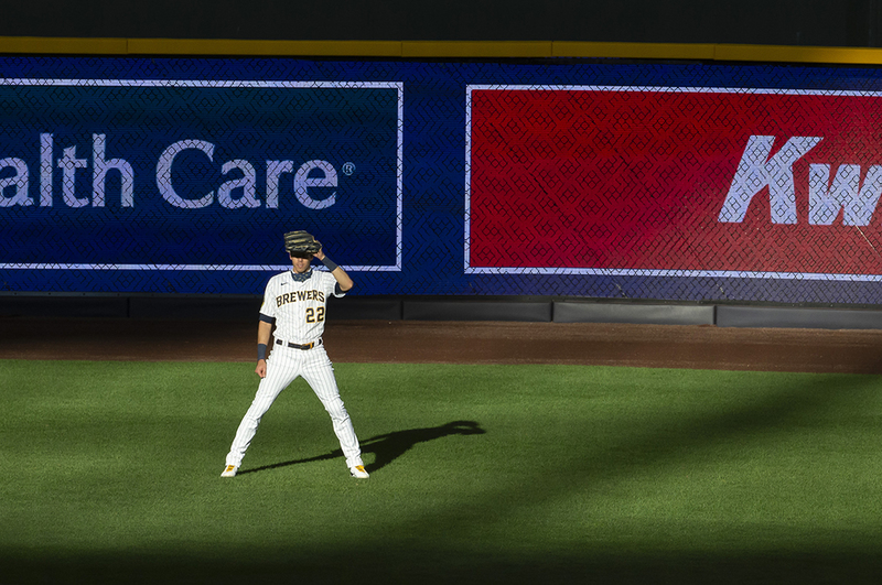 650 web.jpg :: August 8, 2020: Milwaukee Brewers right fielder Christian Yelich #22 shields his eyes as the sun shines through the panels during the Major League Baseball game between the Milwaukee Brewers and the Cincinnati Reds at Miller Park in Milwaukee, WI. John Fisher/CSM