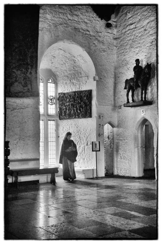 Bunratty Castle in Shannon.jpg :: Bunratty Castle is Ireland's most complete standing medieval fortress. It was established as a Viking trading camp in the year 970. Over the years the castle has been decimated a number of times by the Normans as well as the Irish Chieftains. Today it is owned and operated by the Irish government.