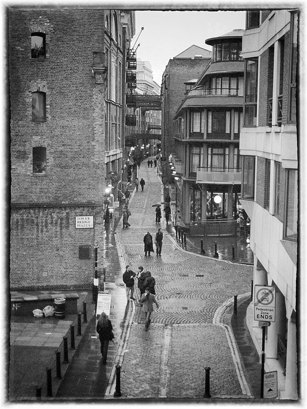 London England.jpg ::   
Out roaming the streets of London I Stumbled upon this scene at five pm. 