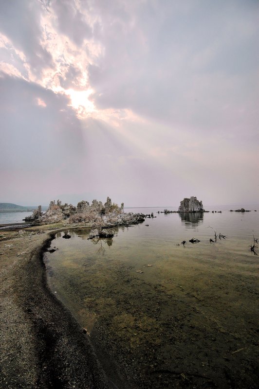 Mono Lake sun burst.jpg