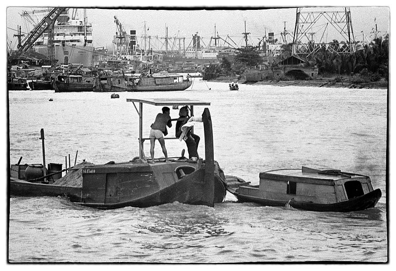 Saigon Water Enterprise.jpg :: The water is an important commodity for many Vietnamese people whose livehood and well being of their families depends on.