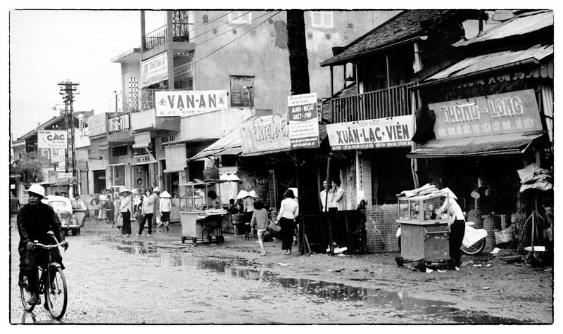 Storefronts.jpg :: In Saigon it seem that along with the street vendors the streets are filled with storefronts, for the most part Americans shy away from them.