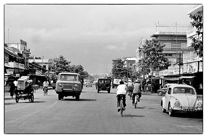 Street Traffic.jpg :: Street scene of traffic before a aMonsoon turns it into a quagmire.