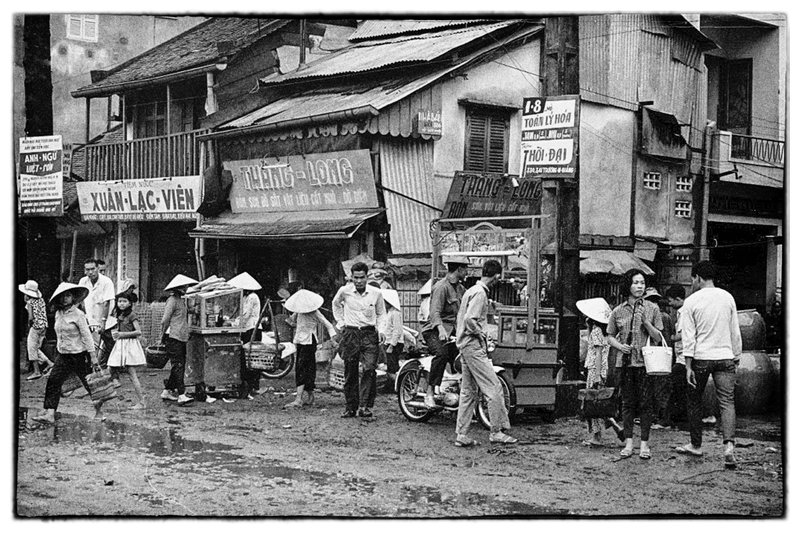 Street merchants.jpg :: Early afternoon group of busy Vietnamese people hustling to make a few Piasters. (currency)