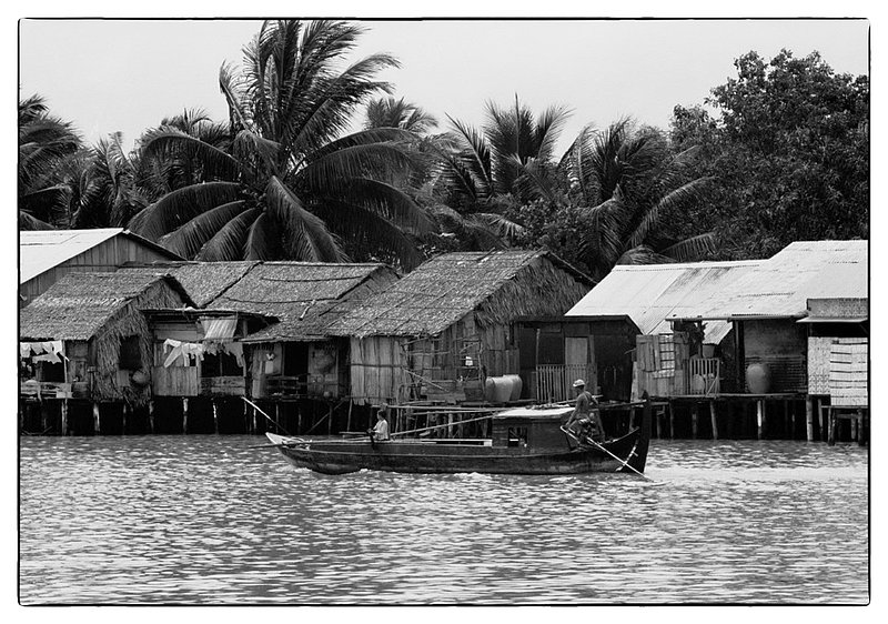Water homes.jpg ::  The shores of Rivers are cramped with home like dwellings, I suspect that many are there in order to provide quick access to fishing and water commerce.