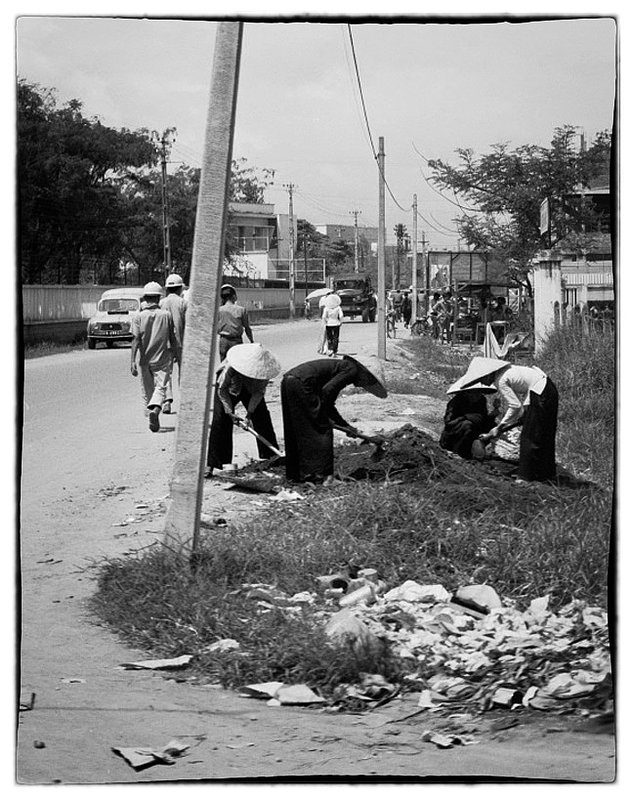 Workers.jpg :: Vietnamese women as part of their lives are also heavy work laborers. 