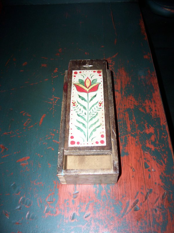 sold..26.jpg :: Tiny vintage slide lid box $35.00