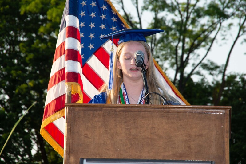 _DSC9070MHSGrad25.jpg