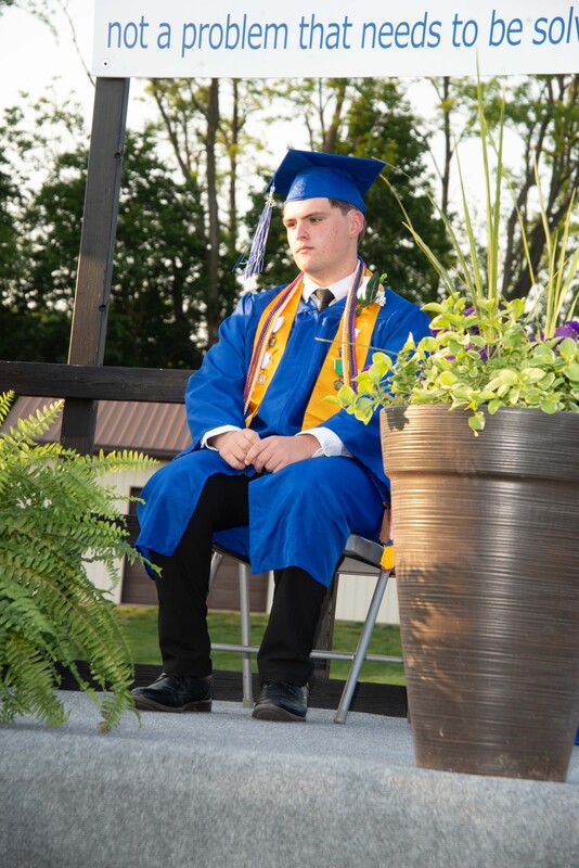 _DSC9072MHSGrad25.jpg