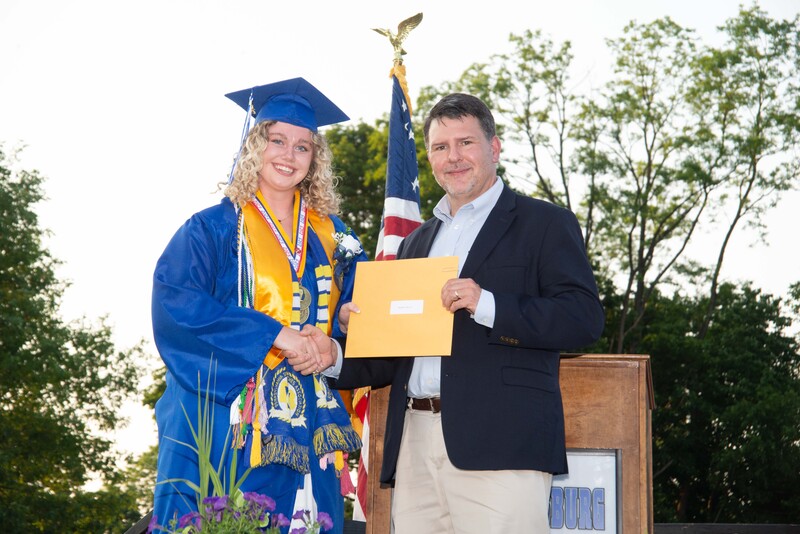 _DSC9086MHSGrad25.jpg