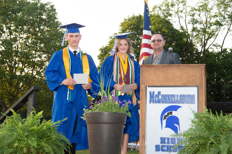 _DSC9090MHSGrad25.jpg