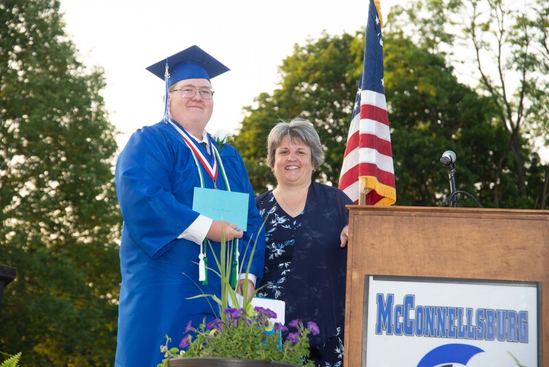 _DSC9100MHSGrad25.jpg