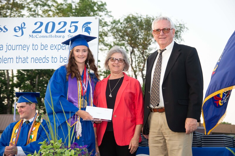 _DSC9110MHSGrad25.jpg