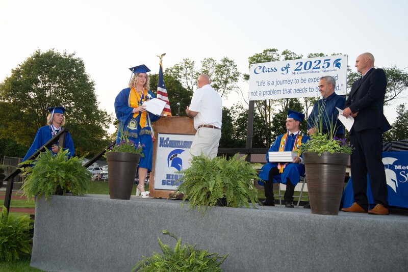 _DSC9111MHSGrad25.jpg
