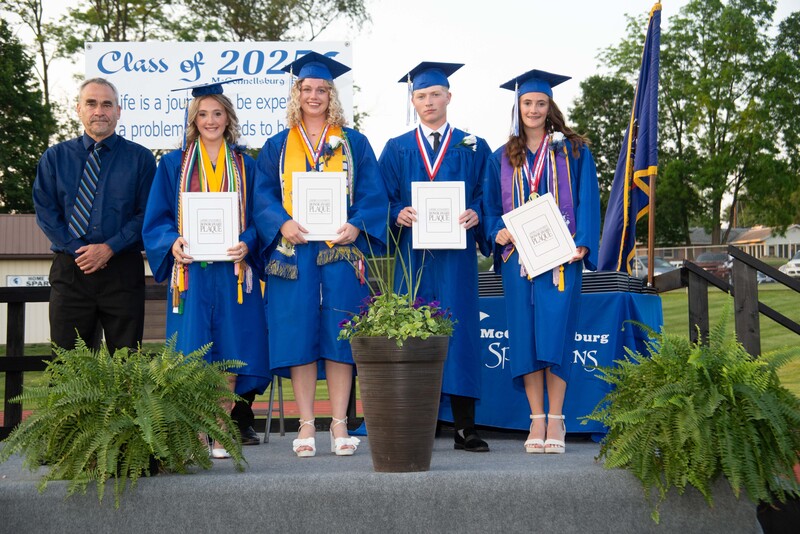 _DSC9117MHSGrad25.jpg