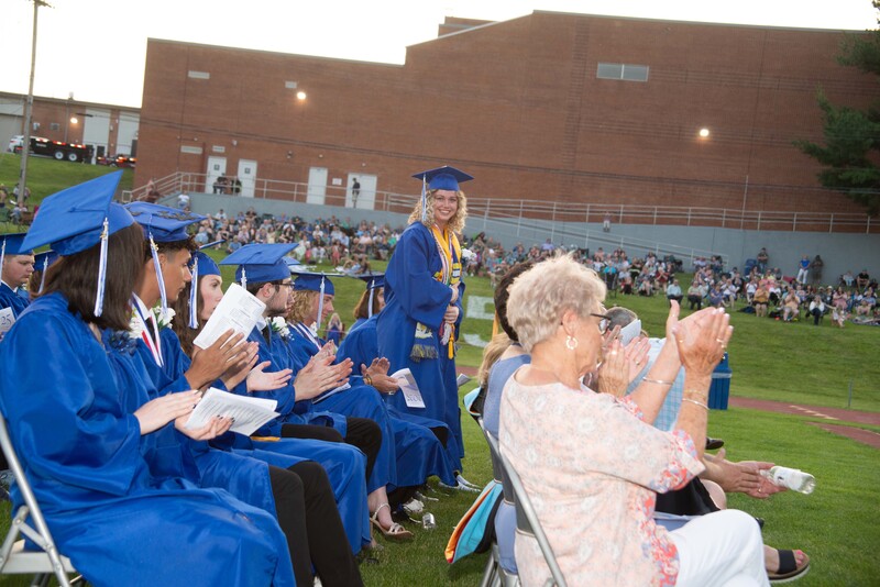 _DSC9123MHSGrad25.jpg