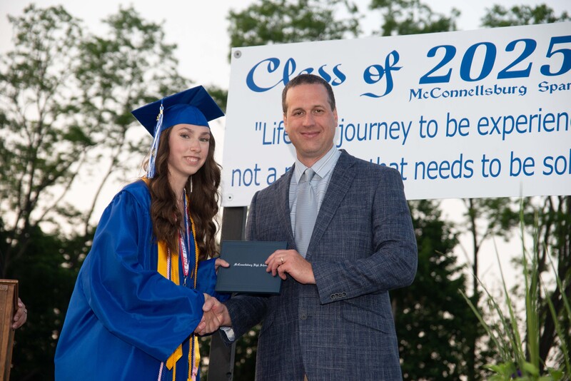 _DSC9144MHSGrad25.jpg