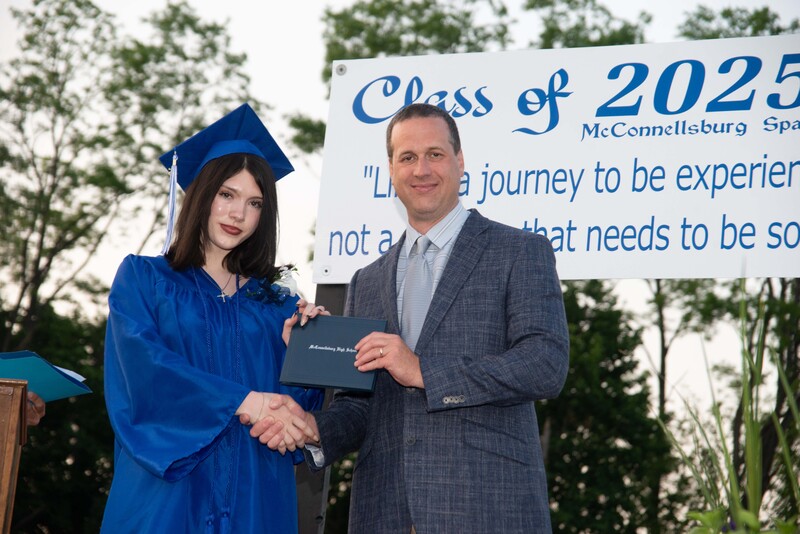 _DSC9149MHSGrad25.jpg