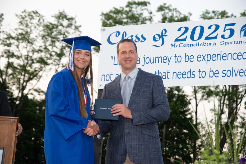 _DSC9160MHSGrad25.jpg