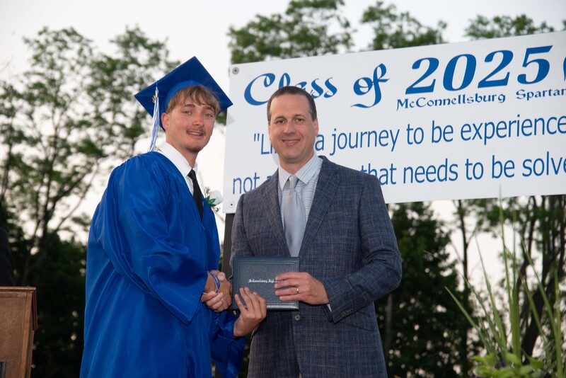 _DSC9169MHSGrad25.jpg