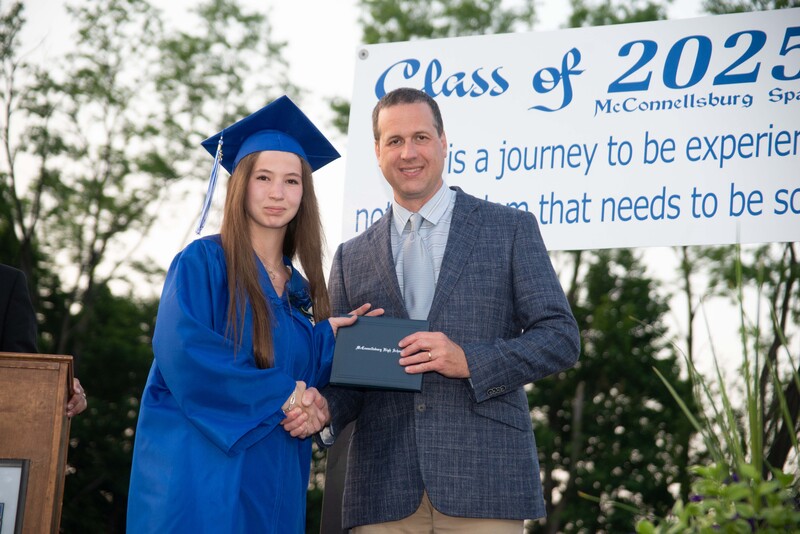_DSC9190MHSGrad25.jpg