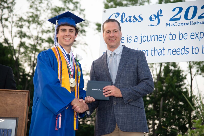 _DSC9200MHSGrad25.jpg