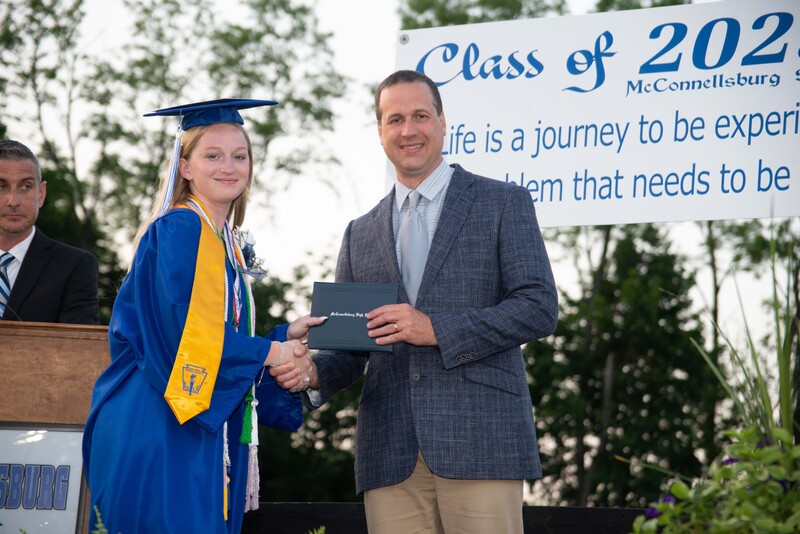 _DSC9208MHSGrad25.jpg