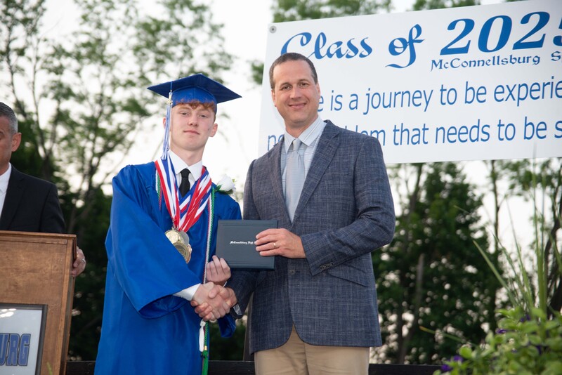_DSC9210MHSGrad25.jpg
