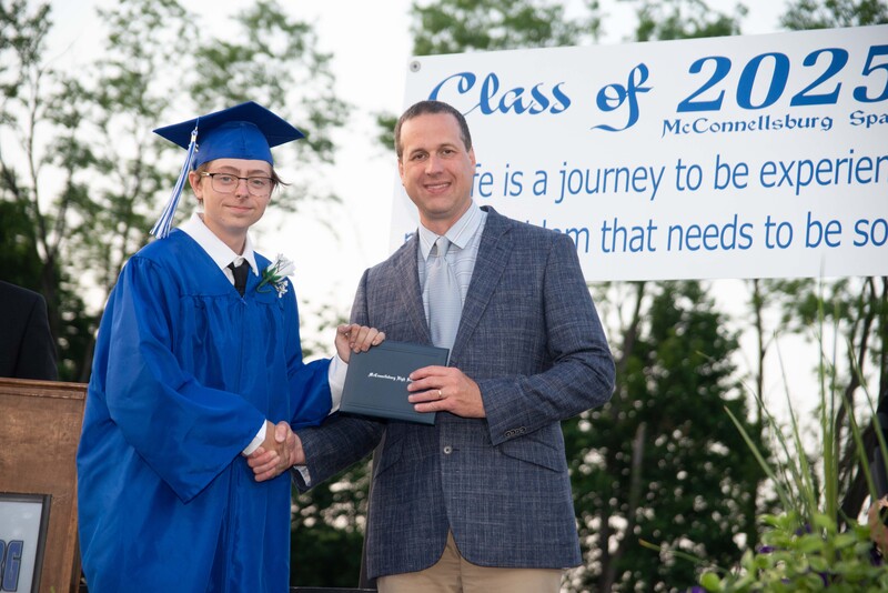_DSC9227MHSGrad25.jpg