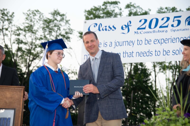 _DSC9241MHSGrad25.jpg