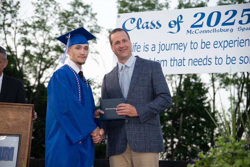 _DSC9250MHSGrad25.jpg