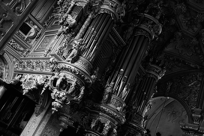 Chapels pipe organ.jpg