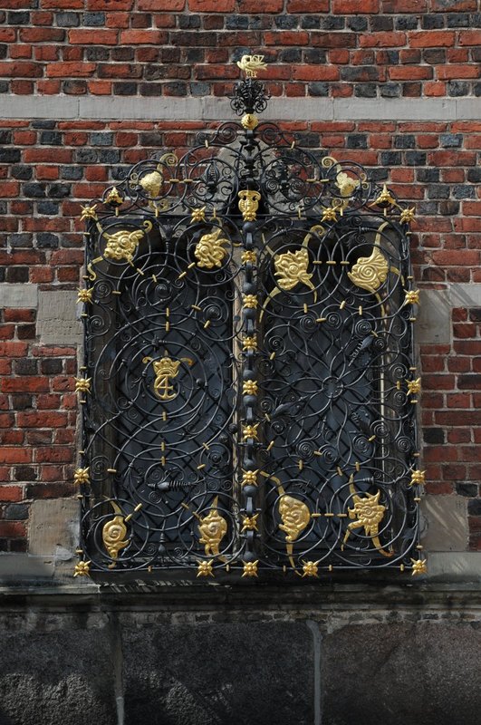 Window next to the Kings Pew in the Castle Chapel.jpg