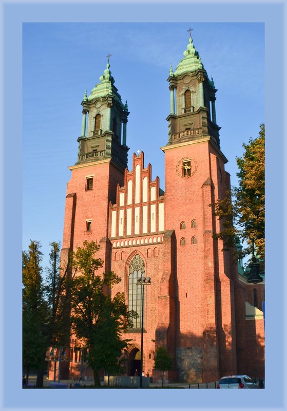Cath SS Peter Paul Ext 03.jpg