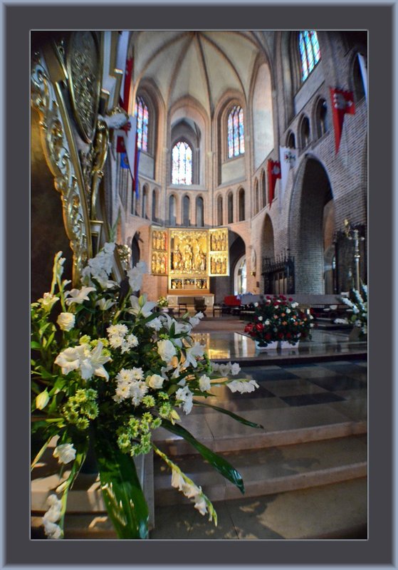 Cath SS Peter Paul Ext 09.jpg