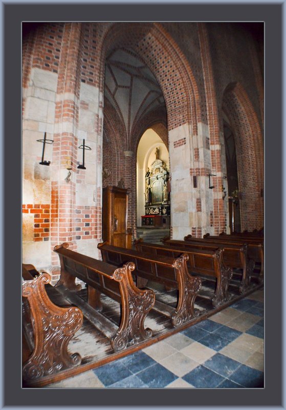 Cath SS Peter Paul Int 01.jpg