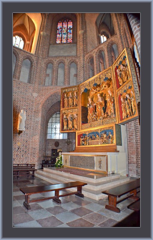 Cath SS Peter Paul Int 05.jpg