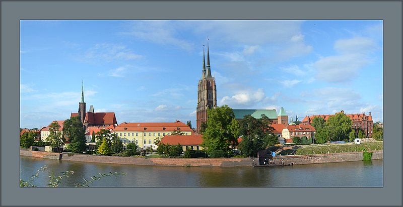 Church over the bridge Panorama 02.jpg
