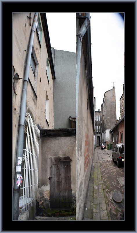 Czestochowa Alley 02.jpg