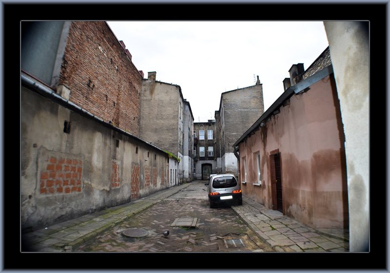 Czestochowa Alley 04.jpg