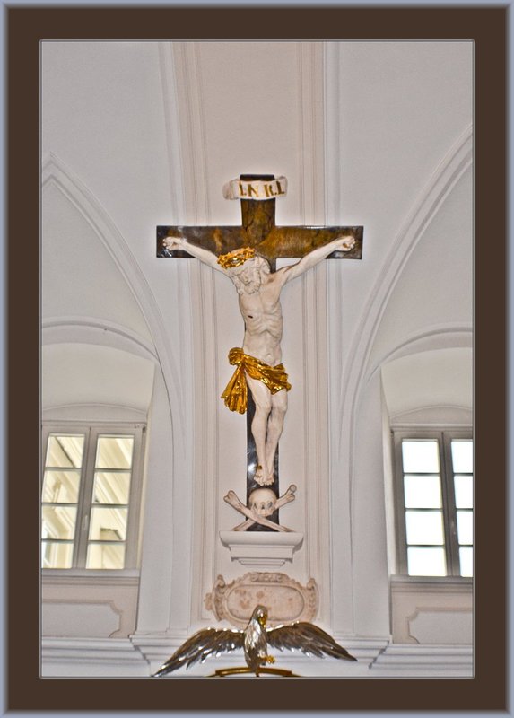Czestochowa Shrine Crucifix 02.jpg
