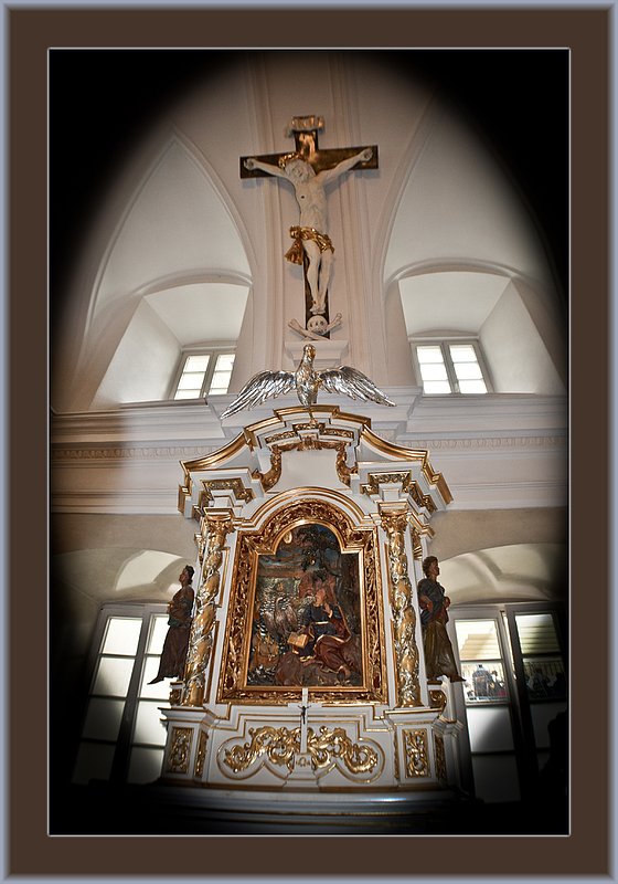 Czestochowa Shrine Crucifix 03.jpg