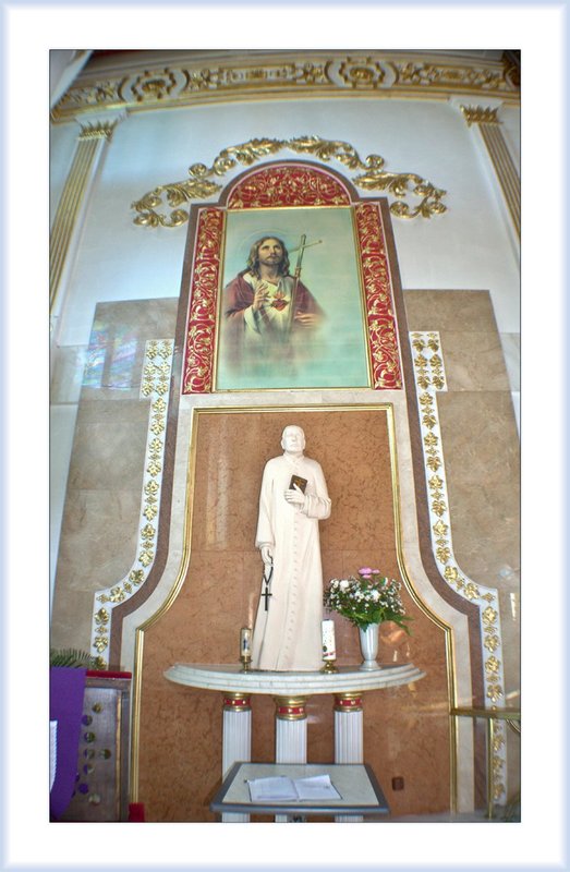 Int Shrine of Divine Mercy 07.jpg