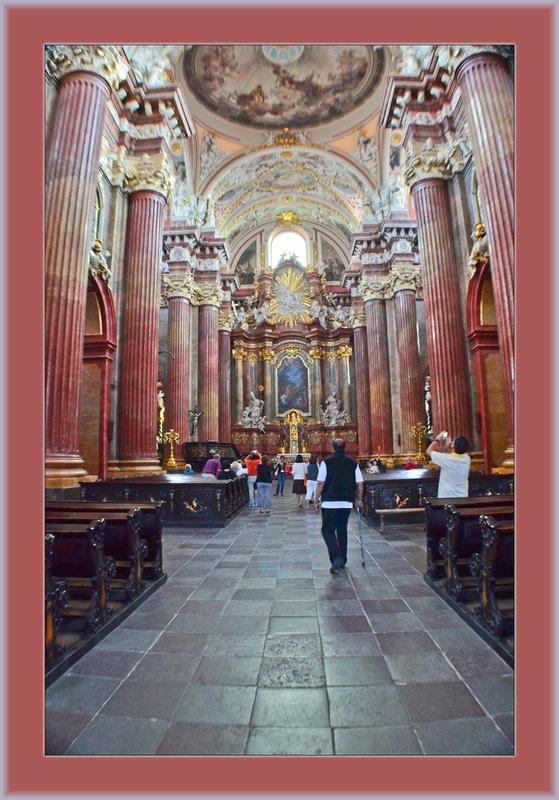 Poznan Mary Mag Int 03.jpg