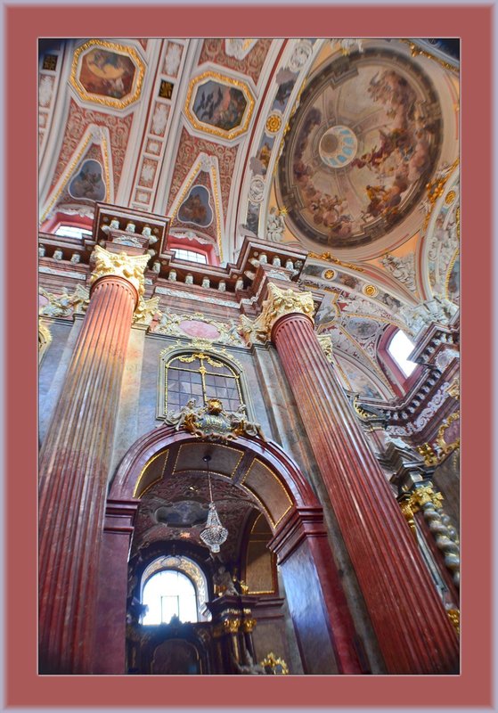 Poznan Mary Mag Int 05.jpg
